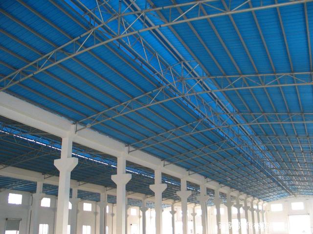 阻燃型防腐瓦作为工业化肥厂厂房屋面建筑建材的优势有哪些呢?